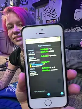 Snapshot of trashbrat chatting on 05/28/26, 06:54 trashbrat online show from 05/28/26, 06:54
