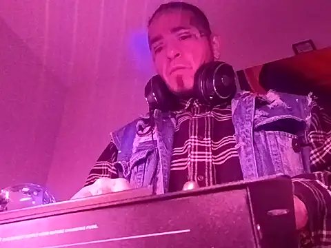 justthetip4209 online show from 10/04/25, 06:11