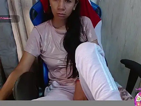 Danielagomez33 online show from 04/09/26, 12:21