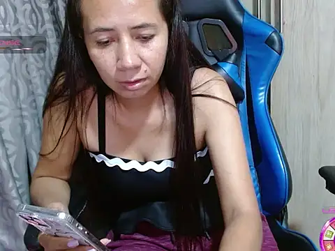 Snapshot of Danielagomez33 chatting on 05/27/26, 12:29 Danielagomez33 online show from 05/27/26, 12:29
