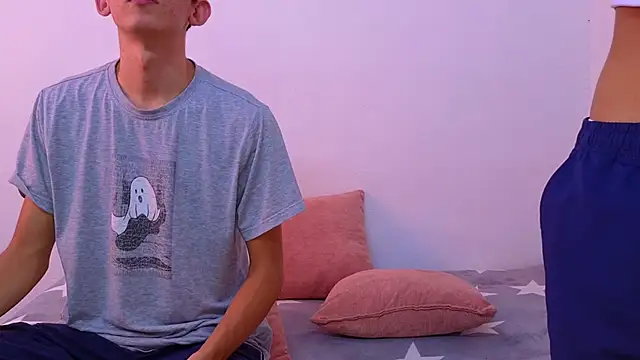 Ana and Leo online show from 02/10/25, 03:21