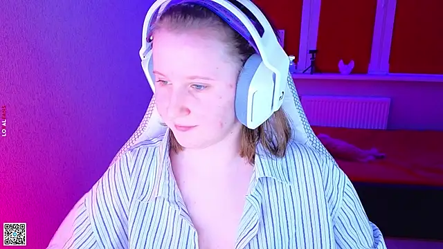 mon lola online show from 11/22/25, 02:27