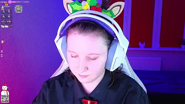 mon lola online show from 12/17/25, 03:40