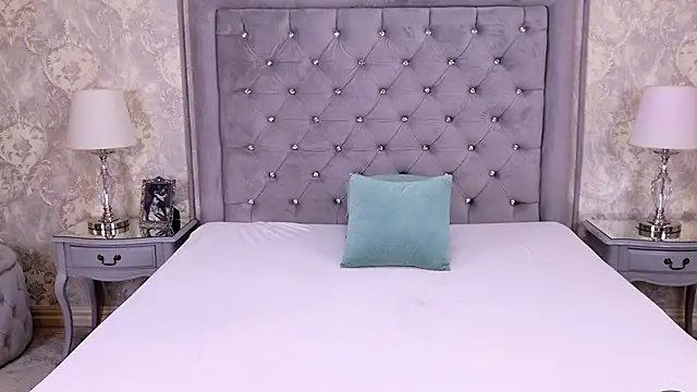 LexiRiley online show from 10/28/25, 06:28