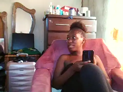 Snapshot of Hotdaily04 chatting on 03/11/25, 09:24 Hotdaily04 online show from 03/11/25, 09:24