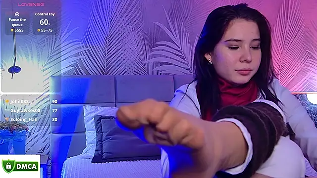 Emma plux online show from 10/31/25, 08:21