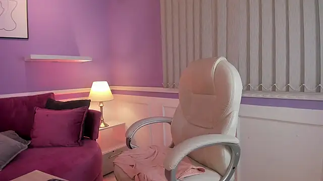 Emma Walkerr  online show from 02/08/25, 10:08