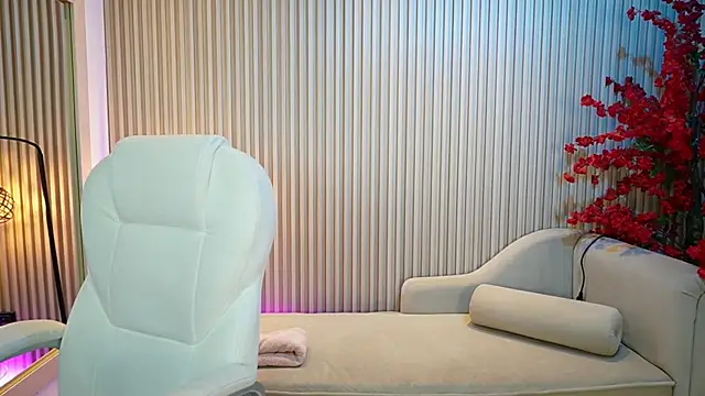 Emma Walkerr  online show from 10/08/25, 07:11