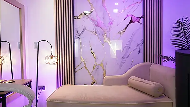 Emma Walkerr  online show from 04/04/26, 07:44