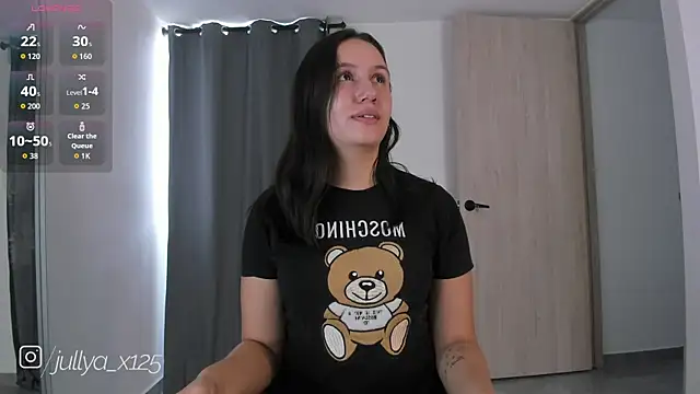 Snapshot of Jullya_x chatting on 04/22/26, 08:32 Jullya x online show from 04/22/26, 08:32