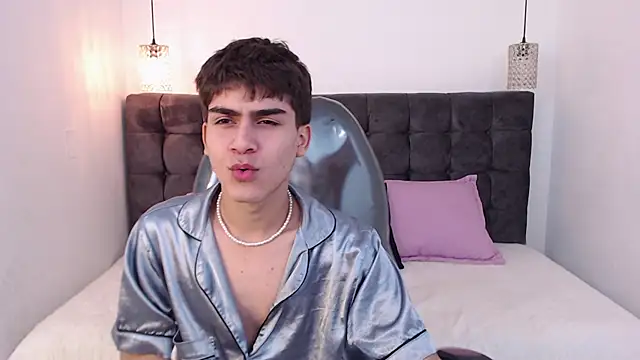 Snapshot of Tommy18__ chatting on 01/07/25, 01:46 Tommy18 online show from 01/07/25, 01:46