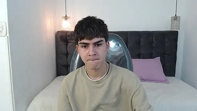 Snapshot of Tommy18__ chatting on 01/08/25, 01:31 Tommy18 online show from 01/08/25, 01:31