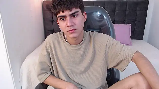 Snapshot of Tommy18__ chatting on 01/08/25, 04:33 Tommy18 online show from 01/08/25, 04:33