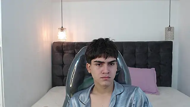 Snapshot of Tommy18__ chatting on 01/09/25, 01:35 Tommy18 online show from 01/09/25, 01:35