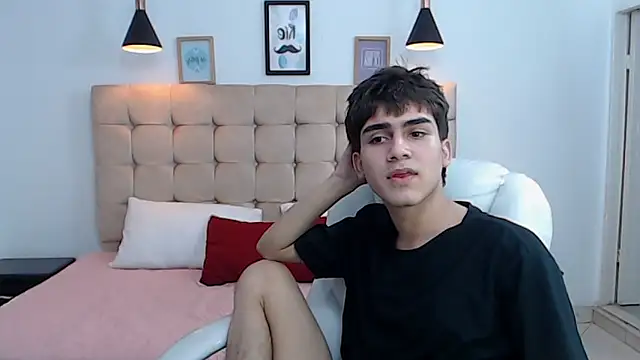 Snapshot of Tommy18__ chatting on 01/16/25, 09:05 Tommy18 online show from 01/16/25, 09:05