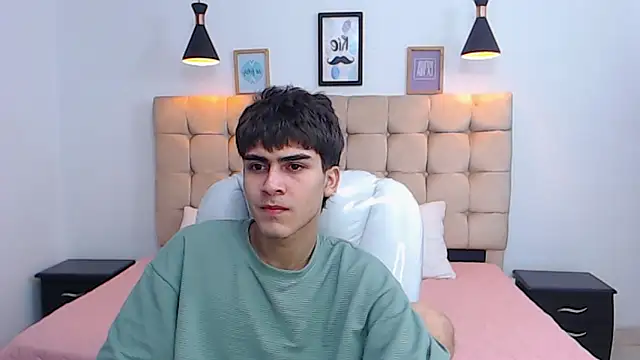 Snapshot of Tommy18__ chatting on 01/18/25, 06:13 Tommy18 online show from 01/18/25, 06:13