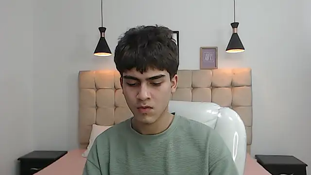 Snapshot of Tommy18__ chatting on 01/18/25, 09:24 Tommy18 online show from 01/18/25, 09:24