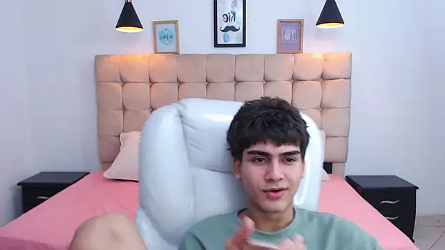 Snapshot of Tommy18__ chatting on 01/23/25, 09:29 Tommy18 online show from 01/23/25, 09:29