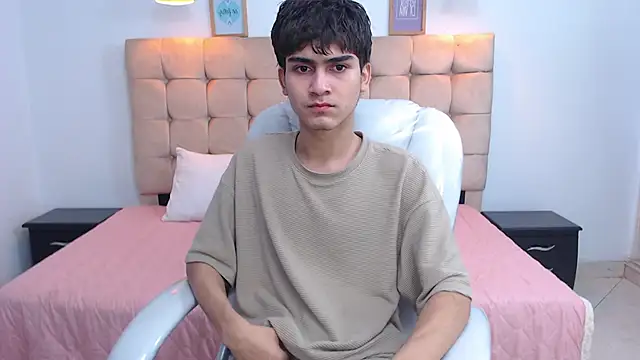 Snapshot of Tommy18__ chatting on 02/04/25, 06:36 Tommy18 online show from 02/04/25, 06:36