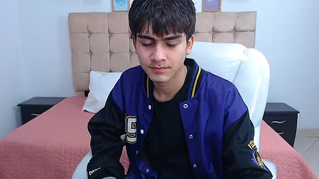 Snapshot of Tommy18__ chatting on 02/06/25, 06:29 Tommy18 online show from 02/06/25, 06:29