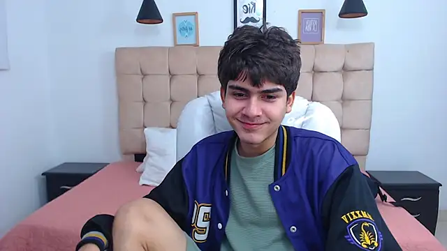 Snapshot of Tommy18__ chatting on 02/07/25, 06:35 Tommy18 online show from 02/07/25, 06:35