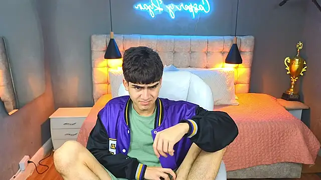 Snapshot of Tommy18__ chatting on 03/09/25, 06:50 Tommy18 online show from 03/09/25, 06:50