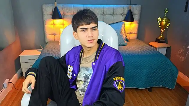 Snapshot of Tommy18__ chatting on 03/16/25, 06:42 Tommy18 online show from 03/16/25, 06:42