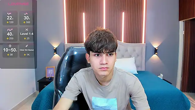 Snapshot of Tommy18__ chatting on 09/24/25, 03:32 Tommy18 online show from 09/24/25, 03:32