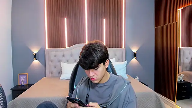 Snapshot of Tommy18__ chatting on 10/03/25, 03:47 Tommy18 online show from 10/03/25, 03:47