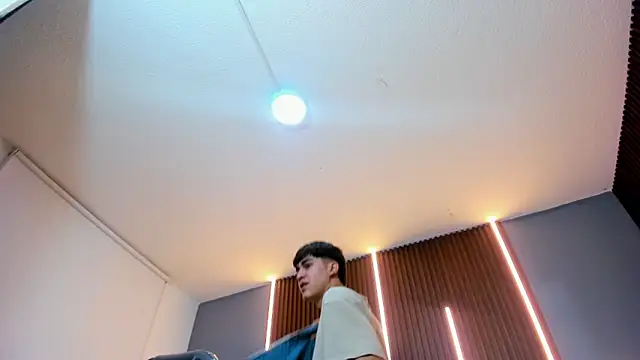 Snapshot of Tommy18__ chatting on 10/08/25, 03:26 Tommy18 online show from 10/08/25, 03:26