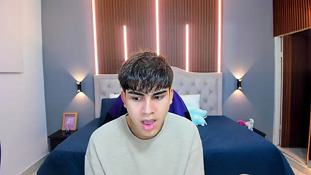 Snapshot of Tommy18__ chatting on 10/18/25, 03:31 Tommy18 online show from 10/18/25, 03:31