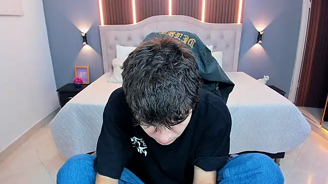 Tommy18   online show from 03/05/26, 03:46