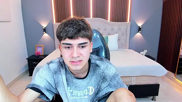 Snapshot of Tommy18__ chatting on 06/12/26, 03:16 Tommy18 online show from 06/12/26, 03:16