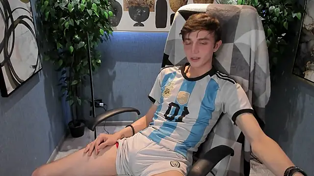 Snapshot of John_Weasley chatting on 09/20/25, 09:16 John Weasley online show from 09/20/25, 09:16