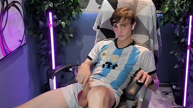 Snapshot of John_Weasley chatting on 09/22/25, 09:22 John Weasley online show from 09/22/25, 09:22