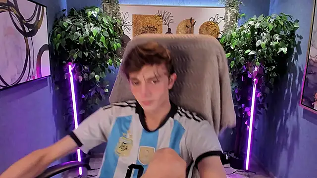 Snapshot of John_Weasley chatting on 09/27/25, 08:19 John Weasley online show from 09/27/25, 08:19