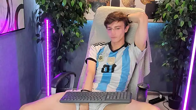 Snapshot of John_Weasley chatting on 10/21/25, 12:39 John Weasley online show from 10/21/25, 12:39