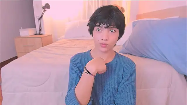 AllanYong18 online show from 12/01/25, 05:12