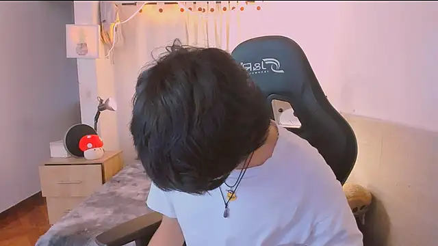 AllanYong18 online show from 04/05/26, 11:29