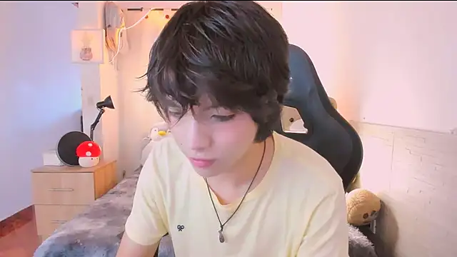 AllanYong18 online show from 04/25/26, 12:41