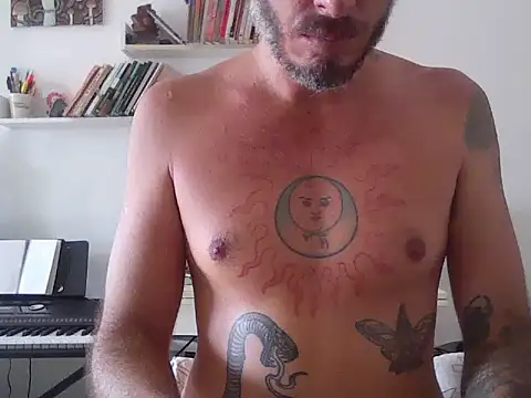 Snapshot of xtrppyx chatting on 03/21/25, 10:39 xtrppyx online show from 03/21/25, 10:39