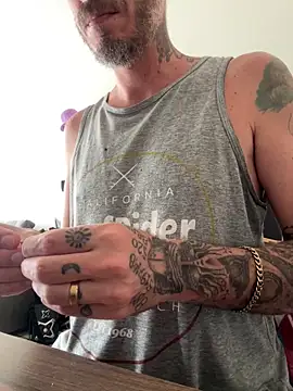 Snapshot of xtrppyx chatting on 09/22/25, 10:50 xtrppyx online show from 09/22/25, 10:50