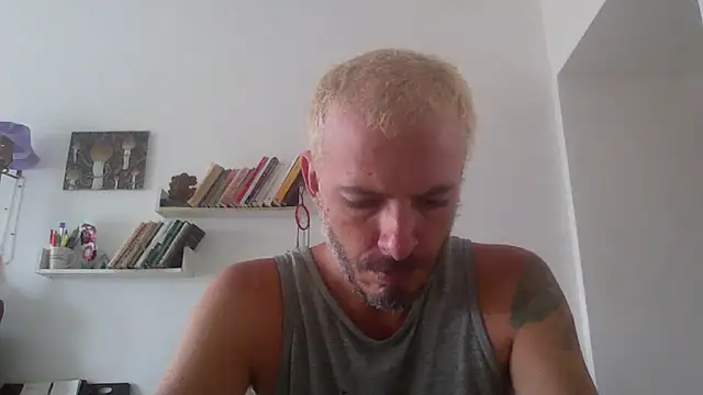 Snapshot of xtrppyx chatting on 09/29/25, 11:15 xtrppyx online show from 09/29/25, 11:15