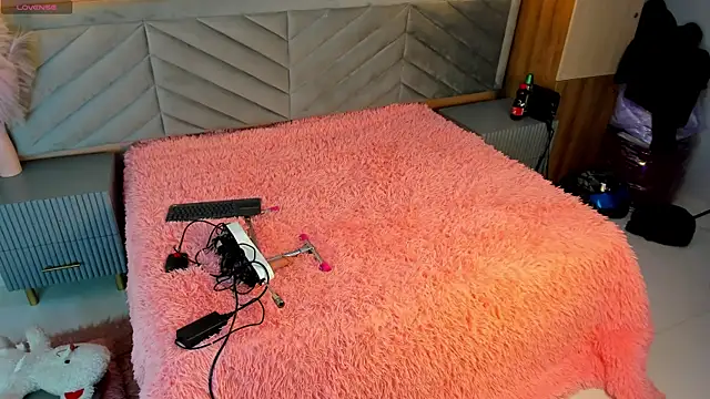 chelsea bolton  online show from 12/17/25, 12:11