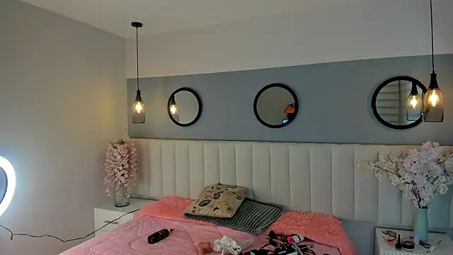 chelsea bolton  online show from 04/06/26, 12:28