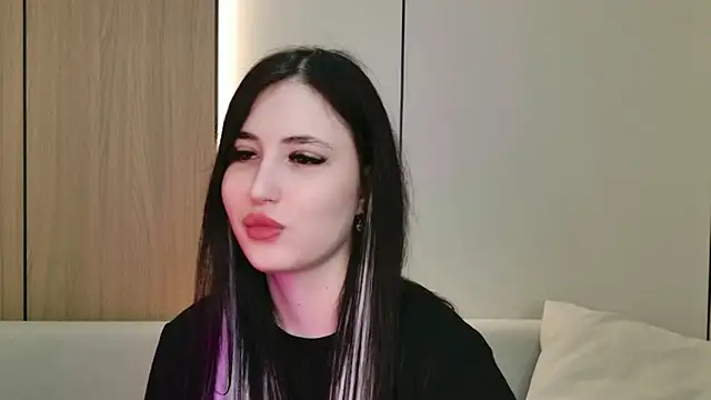 EmmaLawrens online show from 04/05/26, 10:45