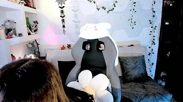 Effy Devalk online show from 02/01/25, 02:02