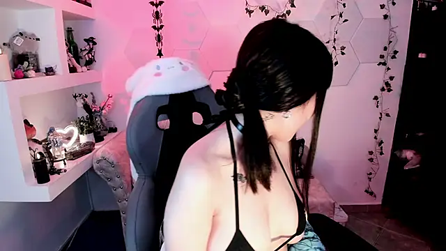 Effy Devalk online show from 02/12/25, 02:10