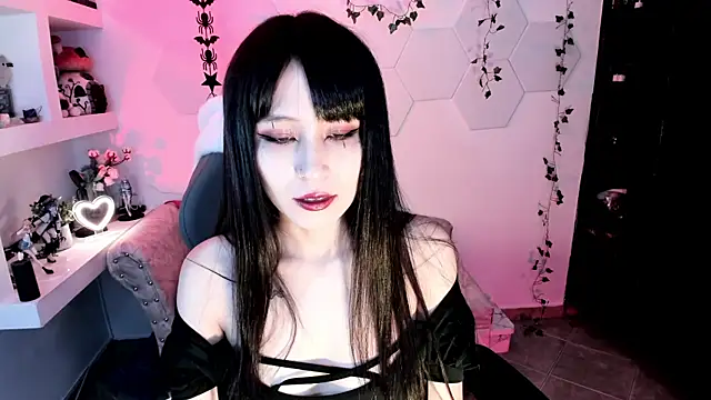 Effy Devalk online show from 02/24/25, 02:04