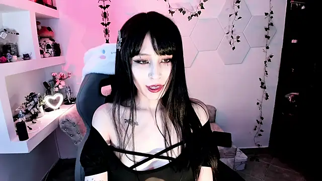 Effy Devalk online show from 02/24/25, 05:53